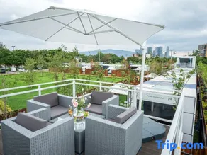 Lakeside Holiday Camp Homestay - Image 2