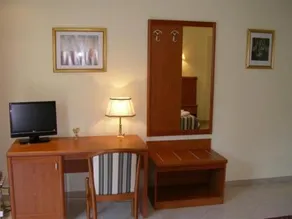 Eur Executive Inn - Image 4