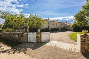 Attractive Holiday Home With Private Swimming Pool and Pool House in the Vendee - Image 5