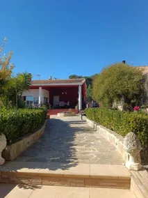 Chalet con piscina en Liria - Image 4