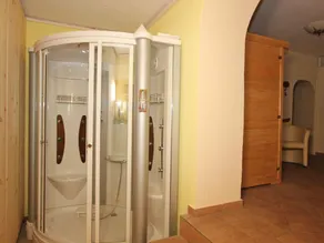 Quaint Apartment in Längenfeld with Sauna - Image 3