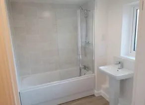 Remarkable 1-bed Apartment in Luton - Image 4