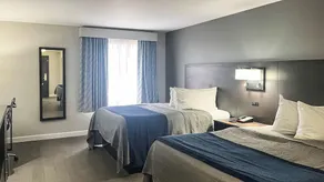 Econo Lodge  Inn & Suites - Image 3