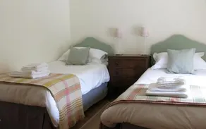 Maesmor - Three Bedroom Cottage, Sleeps 6 - Image 3