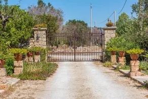 Maria ranch with pool - Image 2