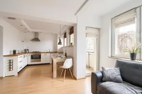 Balcony Apartment Near Old Town - Image 4
