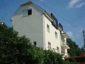 Two Flowers Apartments - Image 5