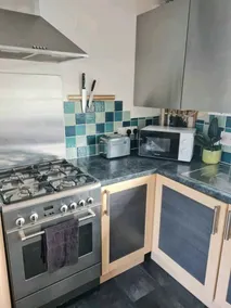 Stunning 2-bed House in Weston-super-mare - Image 2