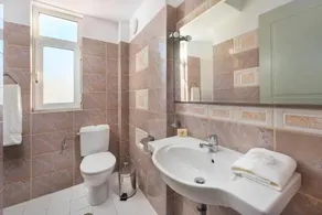 Art Center Apartments - Image 4