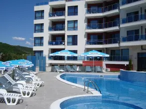 Royal Cove - Image 2