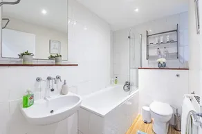 Stylish Apartment in Chelsea - Image 2