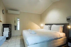 Studio Granny Flat in Melville With Patio - Image 4