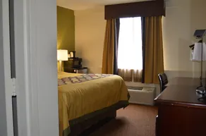 Super 8 by Wyndham Hamburg - Image 2