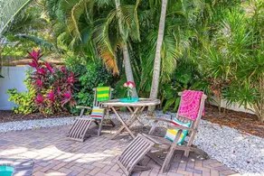 Fruit & Wine Saltwater Pool Home - Image 4