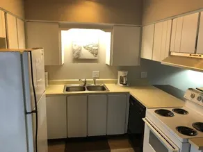 Pryce - A 3 Bedrooms 2 Bathrooms Townhouse - Image 2