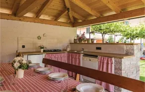 3 Bedroom Lovely Apartment In Svetvincenat - Image 2