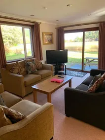 Lakeside Haven Cottage - Great Glen Waterpark - Image 3