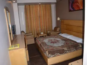 OYO Hotel Vivek - Image 4