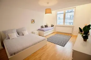 Fantastic Apartment in Enchanting Neighbourhood - Image 2