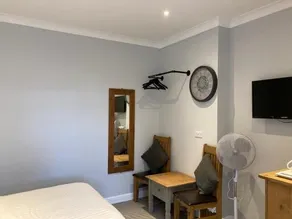 Rooftree Guest House - Image 2