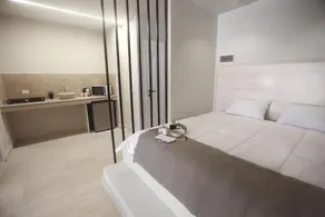 Seven Stays - Image 4