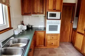 Sunny Spacious Mountain Views Holiday Home - Image 2