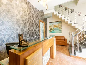 Hotel Crown by OYO Rooms - Image 5