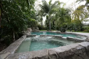 Incredible Estate 5 Bedrooms 3 Bathroom W/resort Style Rock Pool & Jacuzzi - Image 3