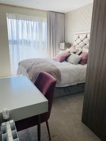 Pleasant 2 bed 2 baths Apt London - Image 4