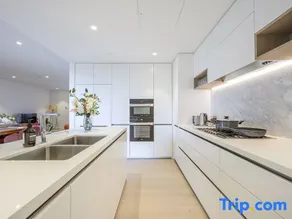 Spacious 3BR in Barangaroo with Free Parking near CBD - Image 4