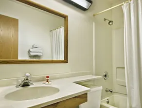 Rodeway Inn - Image 4