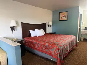 Econo Lodge Inn and Suites Searcy - Image 4