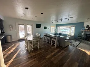 Hidden Lakefront Villa - Image 2