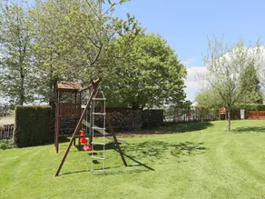Cushy Holiday Home With Fenced Garden - Image 2