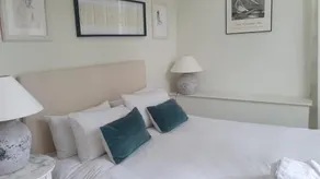 Kensington Beautiful Two Bed Apartment - Image 2