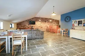 Christmas Pie Barns - Image 3