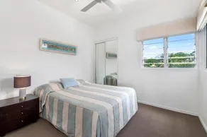 Relax in stylish comfort, Sunshine Beach - Image 3