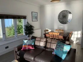 Totland Bay Beach House Apartments - Image 2