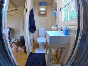 Haslemere - Cabin - Sleeps 2 - Parking - Garden - Image 2