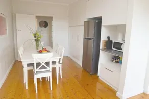 Cosy 3 Bedroom Cottage With Indoor Fireplace - Image 3