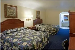 Hometowner Inn And Suites - Image 5