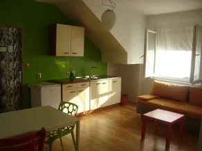 Two Flowers Apartments - Image 3