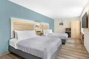 Microtel Inn & Suites by Wyndham Knoxville - Image 4
