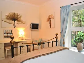 6 Ladstock Hall - Image 5