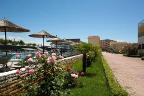 Kolaveri Resort - Image 4