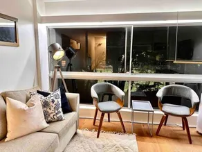 Lovely refurbished 1 bed near marina parking - Image 5