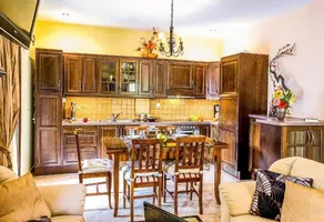 Eclectic Villa With Pool and Stunning Views - Image 2