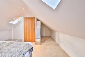 Bright & Airy 3-Bed with Off Street Free Parking - Image 5