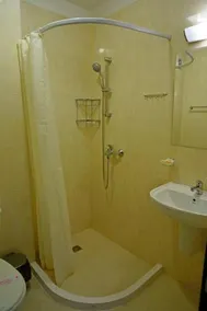 GT Villa Astoria Apartments - Image 4