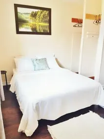 The Backcountry Inn & Hostel - Image 2